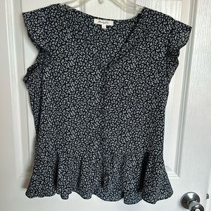 NEW- flowy cap sleeve floral top